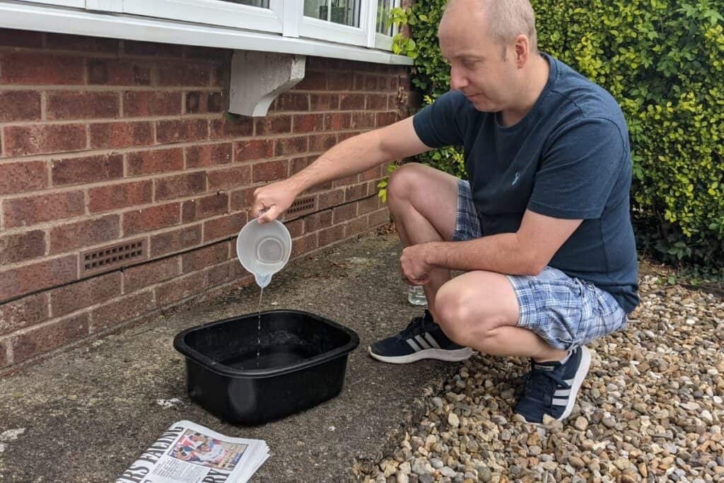 How to clean windows with Vinegar and Newspaper
