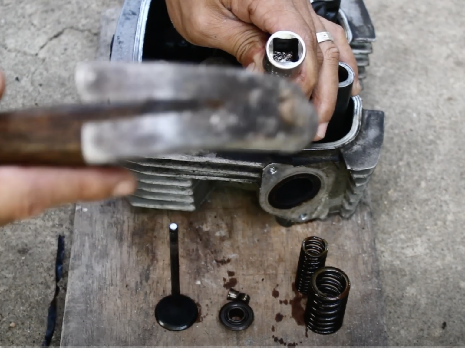 how-to-get-valve-springs-off-without-tool-step-by-step-guide-helpful